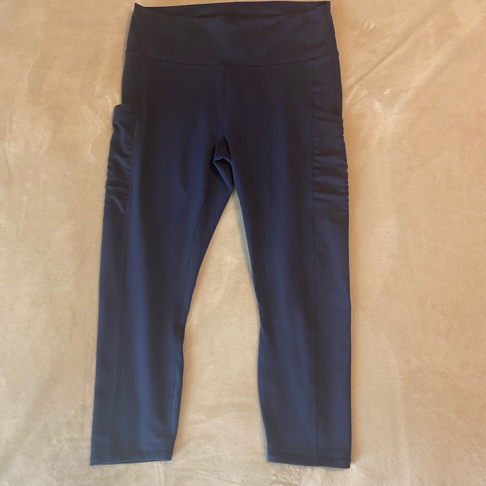 Fabletics Powerhold 7/8 athletic leggings. Mesh pockets. Size L - Free Ship!